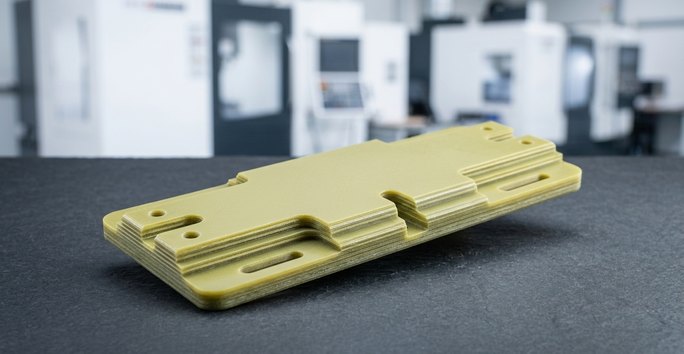 FR4 antenna insulator component for telecom use