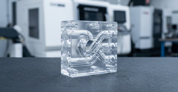 Clear polycarbonate fluid manifold for medical device housing