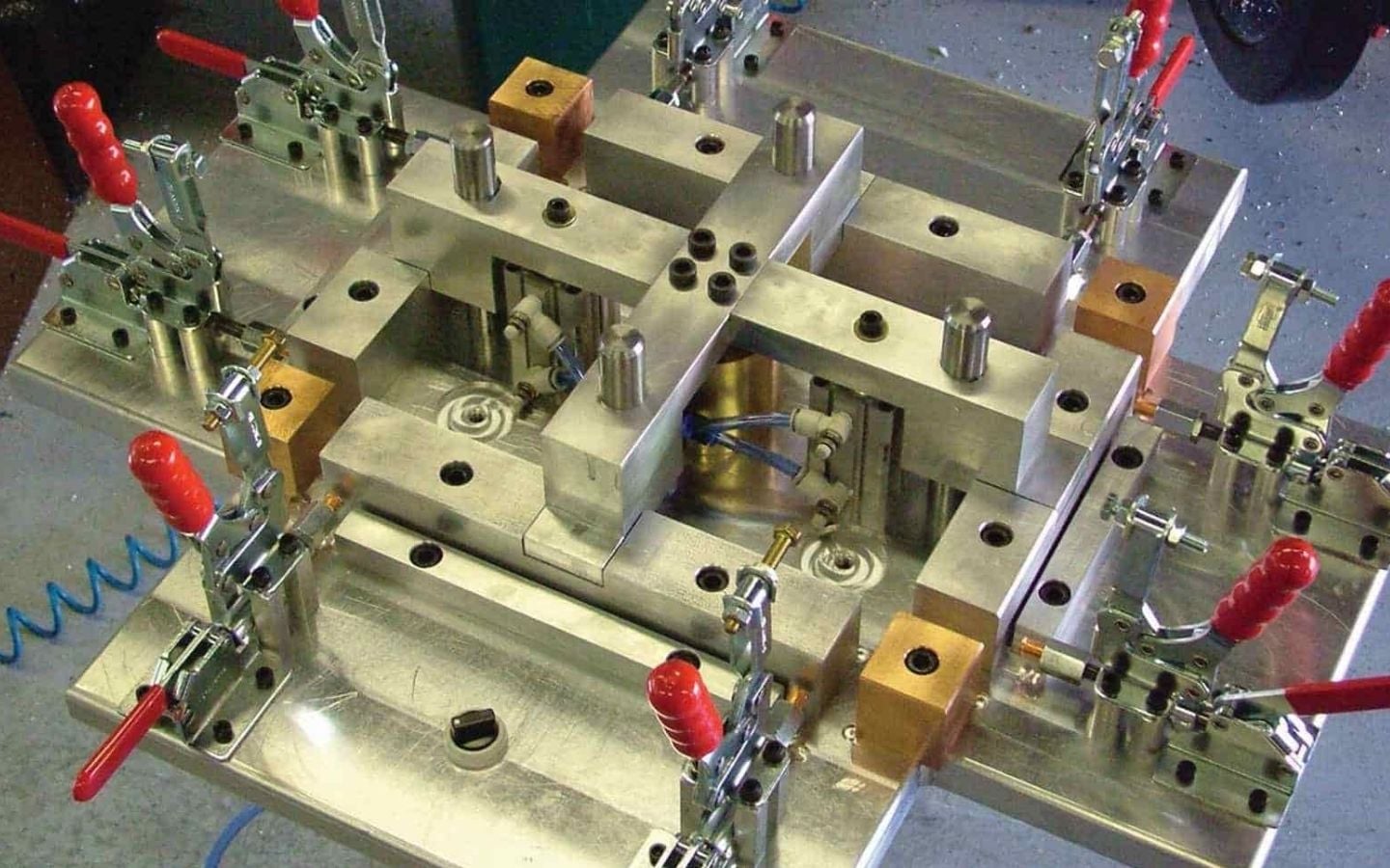 Jigs and Fixtures: Differences and Applications