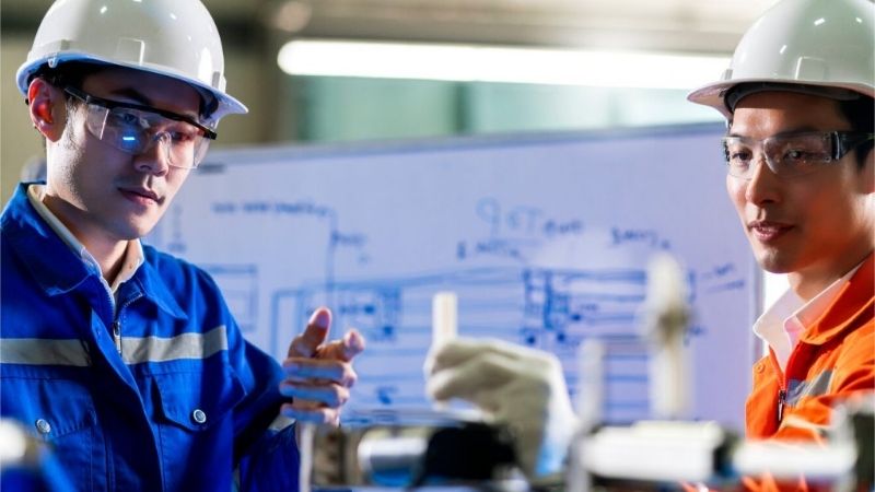 Maker Communities and Independent Builders