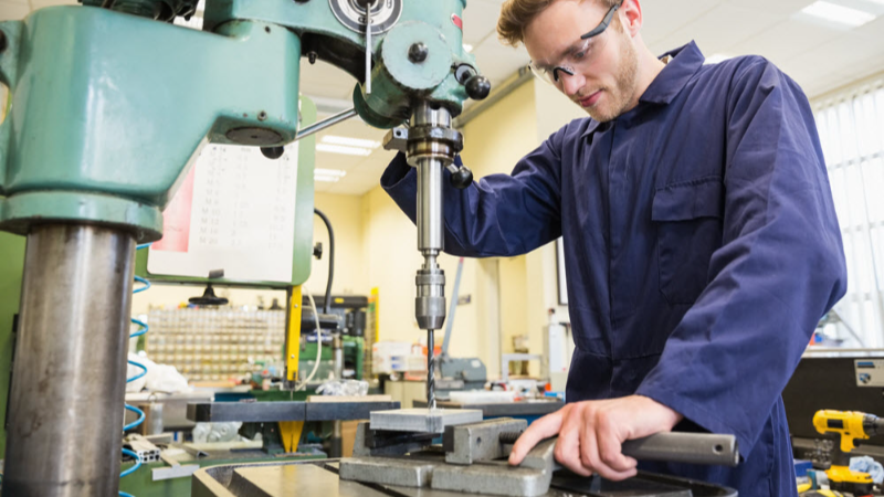 When and How to Use External Capacity Strategically