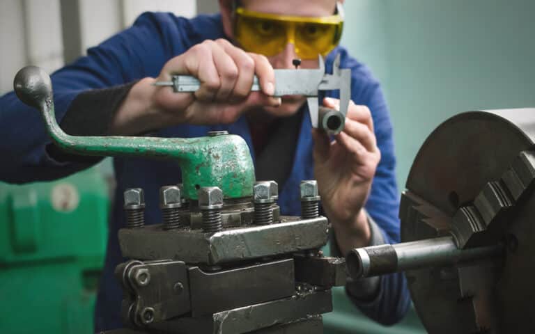 cnc machining vs manual machining differences