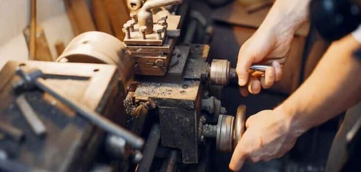 Differenza tra la lavorazione manuale e quella a controllo numerico